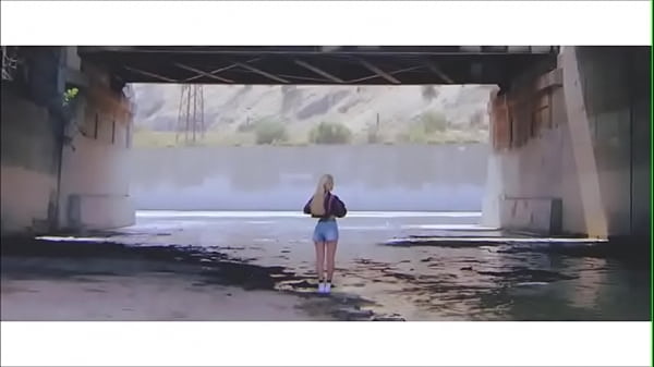 Loona odd eye circle girl front