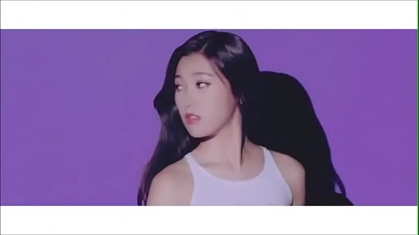 Loona odd eye circle girl front 