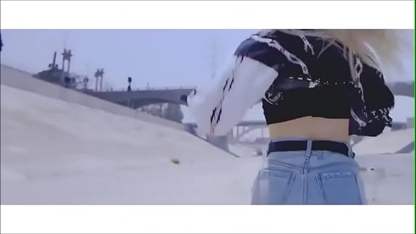 Loona odd eye circle girl front