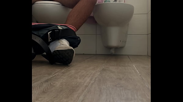 Play MP4 - Beccato a masturbarsi spio ragazzo orgasmo reale