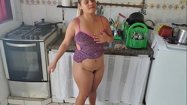 Empregada se oferece para o filho do patrão pelacâmera de_segurança