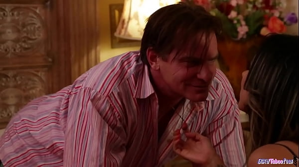 Squirting tattooed_MILF getting pounded