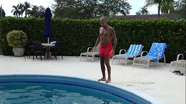 Nonton Doing Laps In The Pool thumbnail