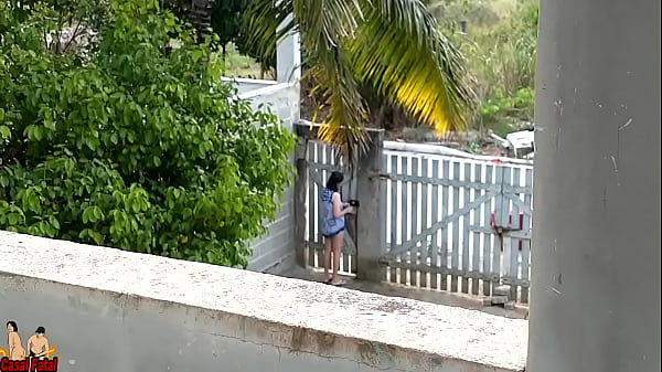 Milf flashing her hairy pussy for delivery guy 