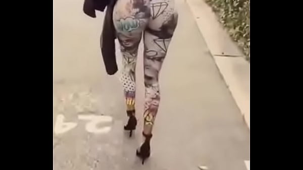 BIG ASS WIGGLE 