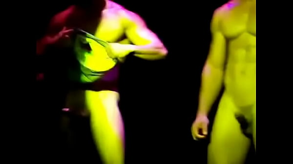 Play MP4 - 4 handsome gogoboys