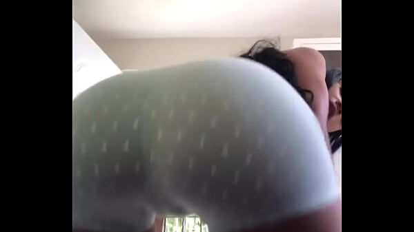 Play MP4 - Rebolando gostoso de short curto