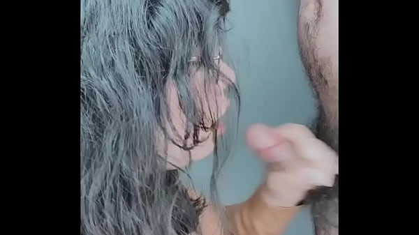 Profesora infiel masturbada con consoladorgigante después de_creampie