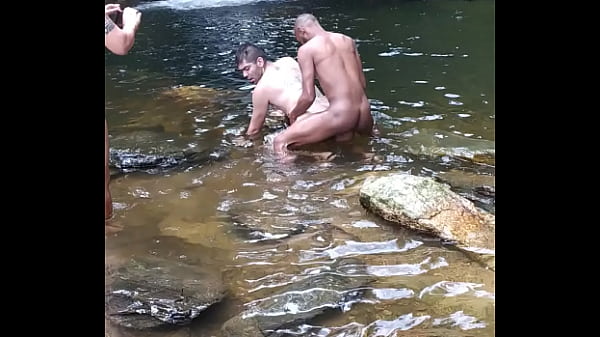 Play MP4 - Fogo no parquinho