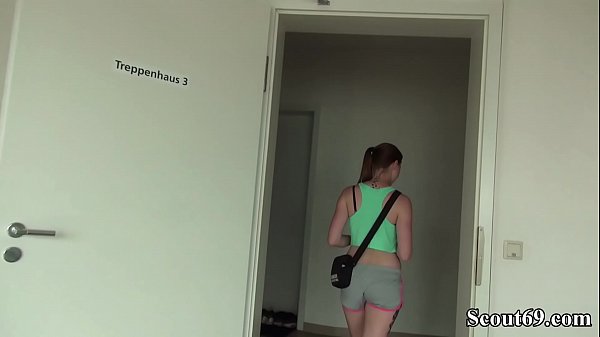 GermanScout - Pia (18) bei Street Casting Anal gefickt