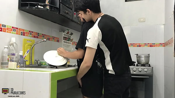 Play MP4 - Mi hermanastro me folla el co&ntilde;o  y termina en mis ricas nalgas