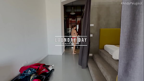 Nonton Big Tits Milf Lady Lyne Stuck In The Washing Machine Gets A Creampie And Pov Facial Cumshot thumbnail