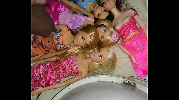 Play MP4 - Bukake barbies