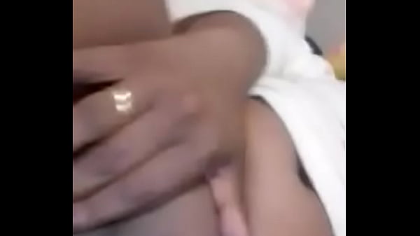 Coroa gozando enquanto marido d