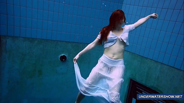 Play MP4 - Amazing hairy underwatershow by Marketa
