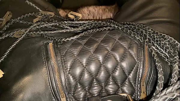 Multi-tailed razor whip