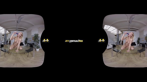 VirtualpeeChrissyOn The_Table VRPorn