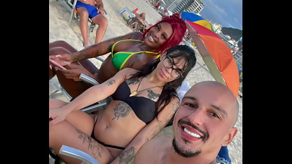 Conheci 2 gostosas_na praiade Copacabana echamei_pra fazer pornô