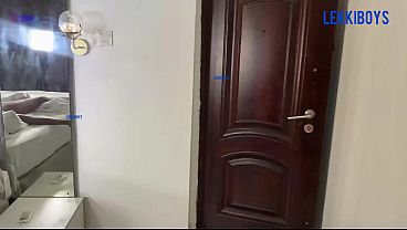 Nonton I Thought I Was The Only One That Is Horny Until I Came Into The Room And Start Touching Her. thumbnail