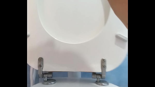 Gretala pissing col perizoma