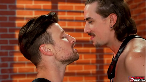 Jack Hunter slides his massive cock in Drew Dixons hole wrecking it hard 