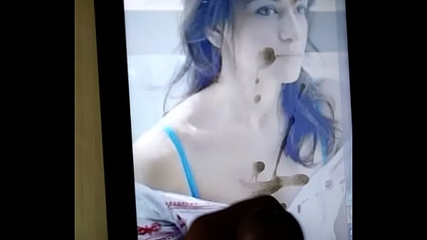 Cum tribute request to Zareen