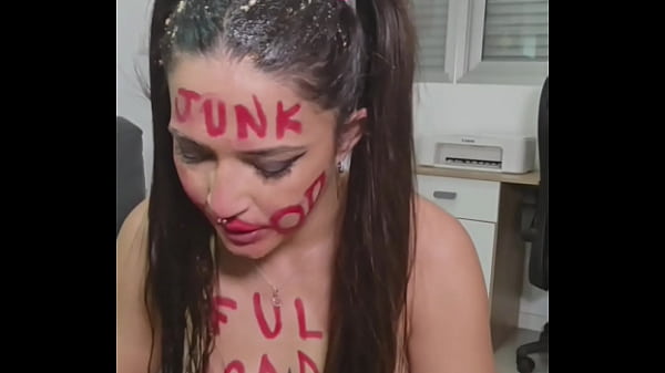 Play MP4 - Eating junk food and then puking it all