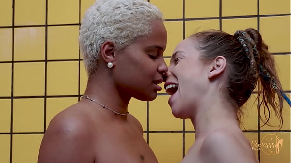 Hot Lesbian Kisses thumbnail