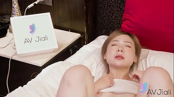 Chinese Lin Siyu had sex with her ex boyfriend the other day and liked it. 