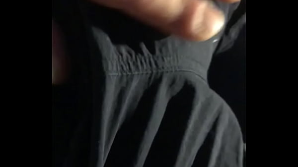 Beule in knappen shorts