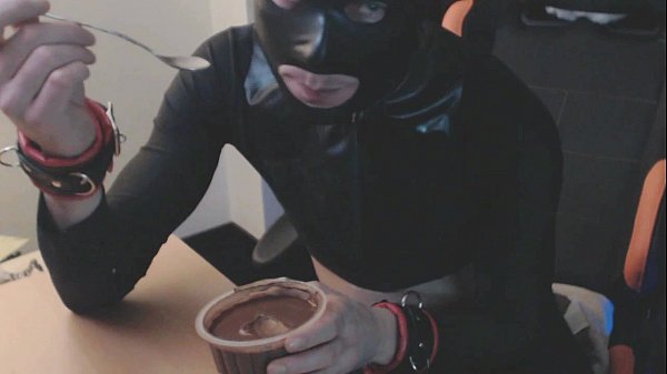 Play MP4 - cum eating