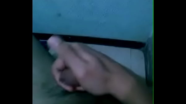 Play MP4 - Mi amigo jugando a masturbarse parte 1