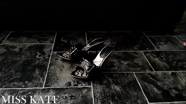 Nonton Black Mules Walking thumbnail