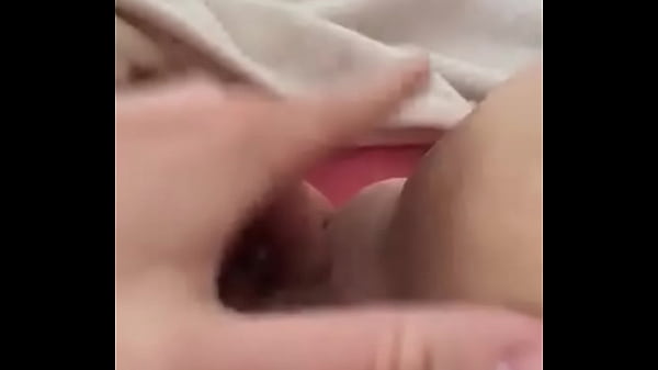 Freundin fingert ihre fotze 