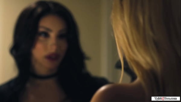 Play MP4 - Im not sure if I should invite my vampire shemale friend in