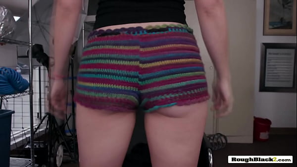 Got chick climbs and rides on BBC to_make some money by getting_banged