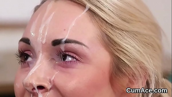 Unusual stunner gets cumshot on her face_gulping all the semen