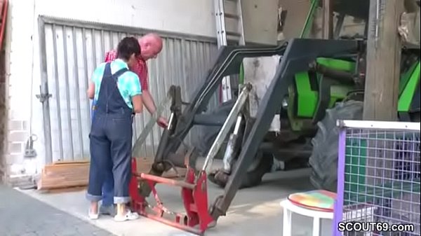 Play MP4 - Mutti fickt mit jedem der da kommt