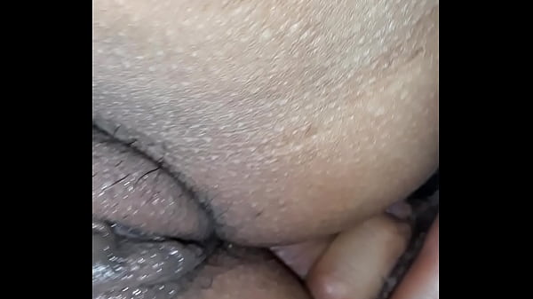 termina solo d&aacute;ndole por el culo 