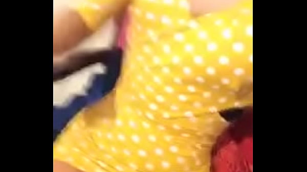 chica barbie muestra todo su culo