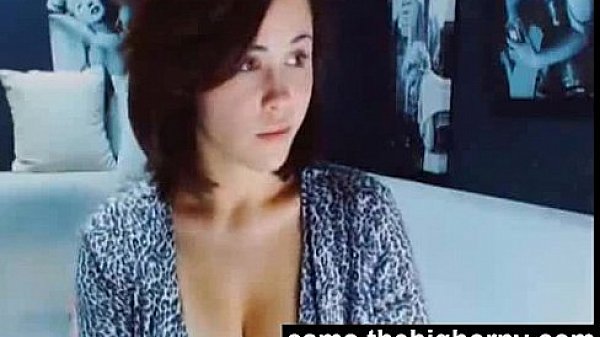Nonton Cute Cam Babe Sucks Her Dildo And Fuck Herself thumbnail