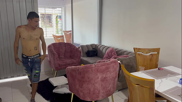 Nonton Encuentro A Mi Peque&ntilde;a Hermanastra Con Mi Ropa Puesta, Se La Quito Y La Follo Duro Hasta Correrme En Su Co&ntilde;o thumbnail