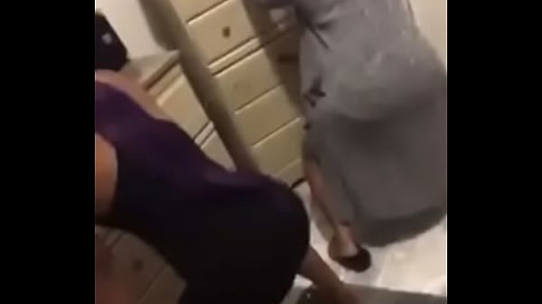 Nonton Twerking thumbnail