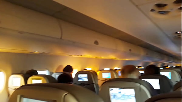 Novinha Batendo Punheta Pro Namorado No Avi&atilde;o thumbnail