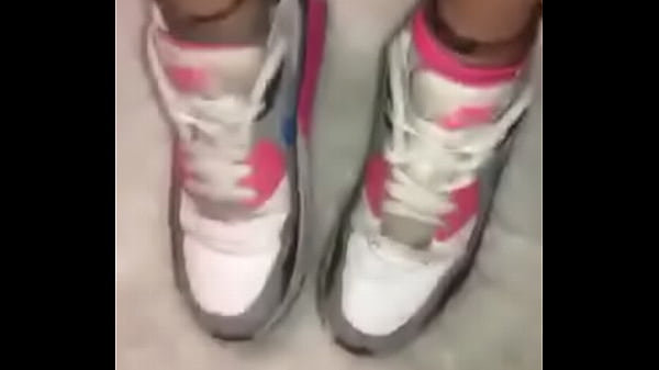 Nonton Nike Shoe thumbnail