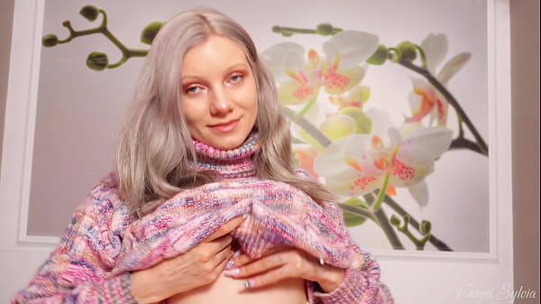 Nonton A Nymph In A Sweater Expands Her Holes By Inserting A Vibrator - Blowjob And Female Orgasm! thumbnail