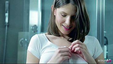Nonton Natural Tits Teen Beauty Get Intense Solo Masturbation Orgasm Under Shower thumbnail