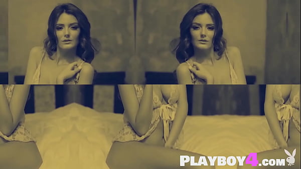 Play MP4 - Sexy small tits blonde model enjoyed a passion posing