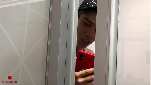 Me Follo A Mi Hermanastra Mientras Se Toma Fotos Sexis thumbnail