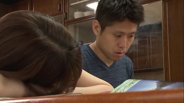 Play MP4 - 「ダメ&hellip;声出ちゃうって！」声を出しちゃいけない状況でカワイイあの子の股間を陰湿イタズラ責め！スリルとドキドキ感でマ&cir;コが爆濡れ！アヘ声を我慢しながら連続真性中出しSEX！！ 　友人のイタズラに戸惑うも気持ちよくなってしまい、彼氏が傍にいるのにイキまくる欲しがり変態娘！【パート1】